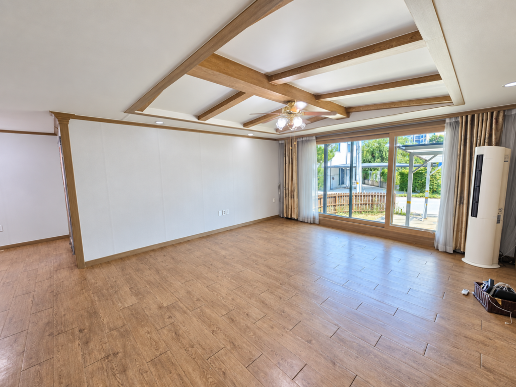 3 Bed / 3 Bath Detached Home near Yoon Gate photo 3