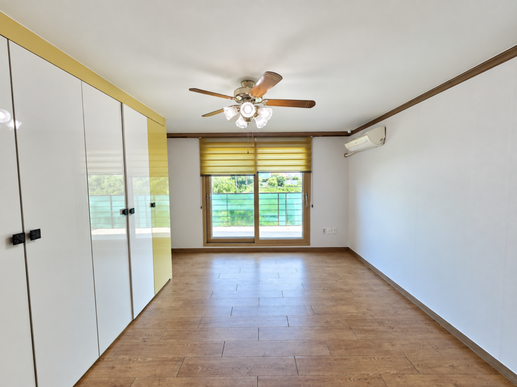 3 Bed / 3 Bath Detached Home near Yoon Gate photo 9