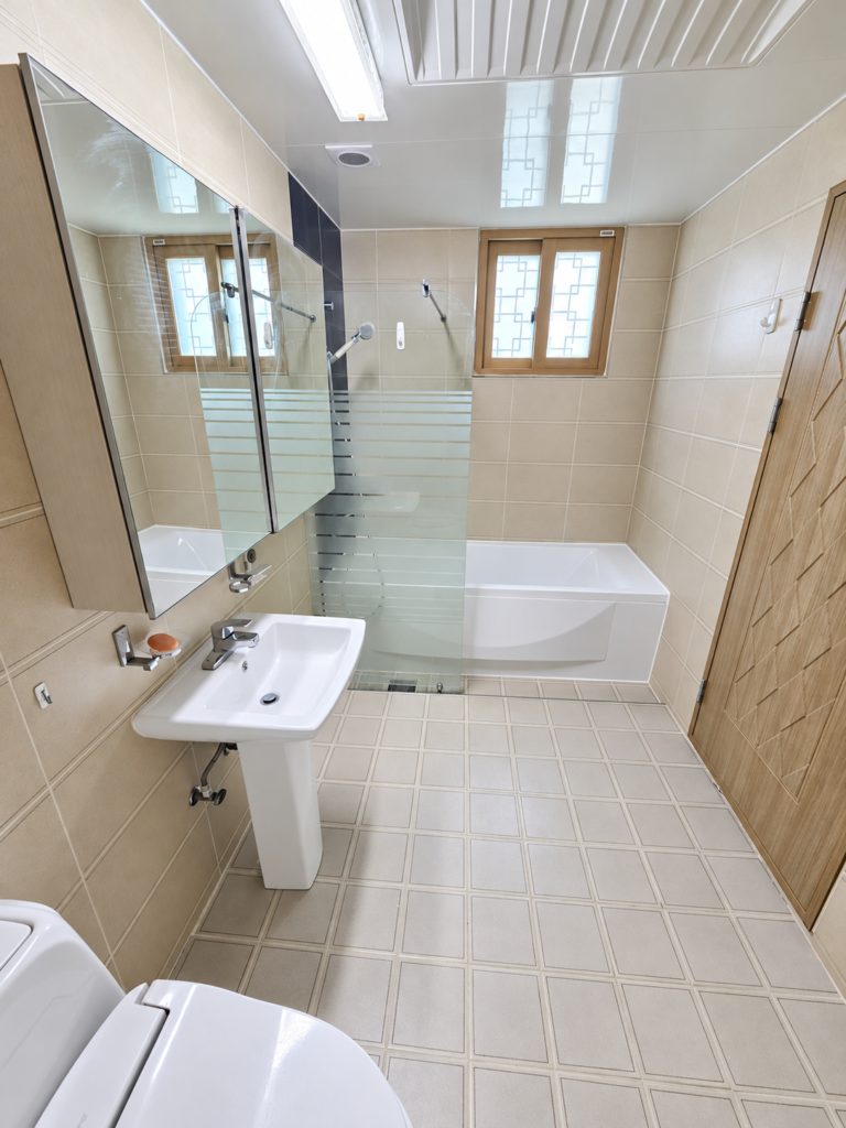 3 Bed / 3 Bath Detached Home near Yoon Gate photo 12
