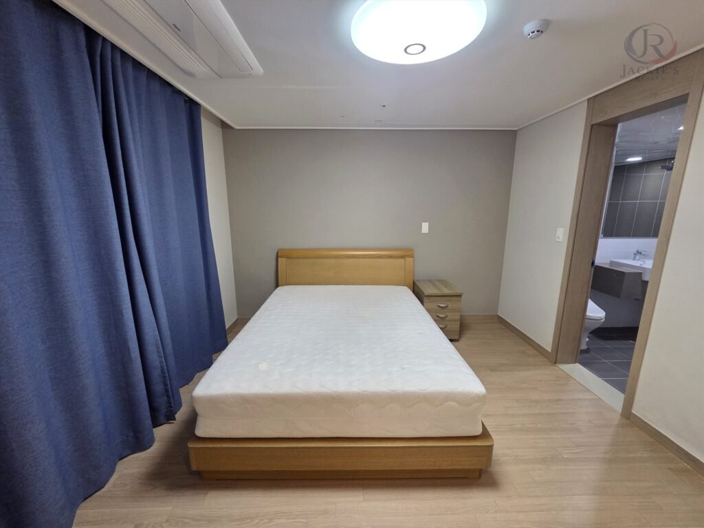 2.5 Rooms / 2 Baths Apartment near Pedestrian Gate photo 5