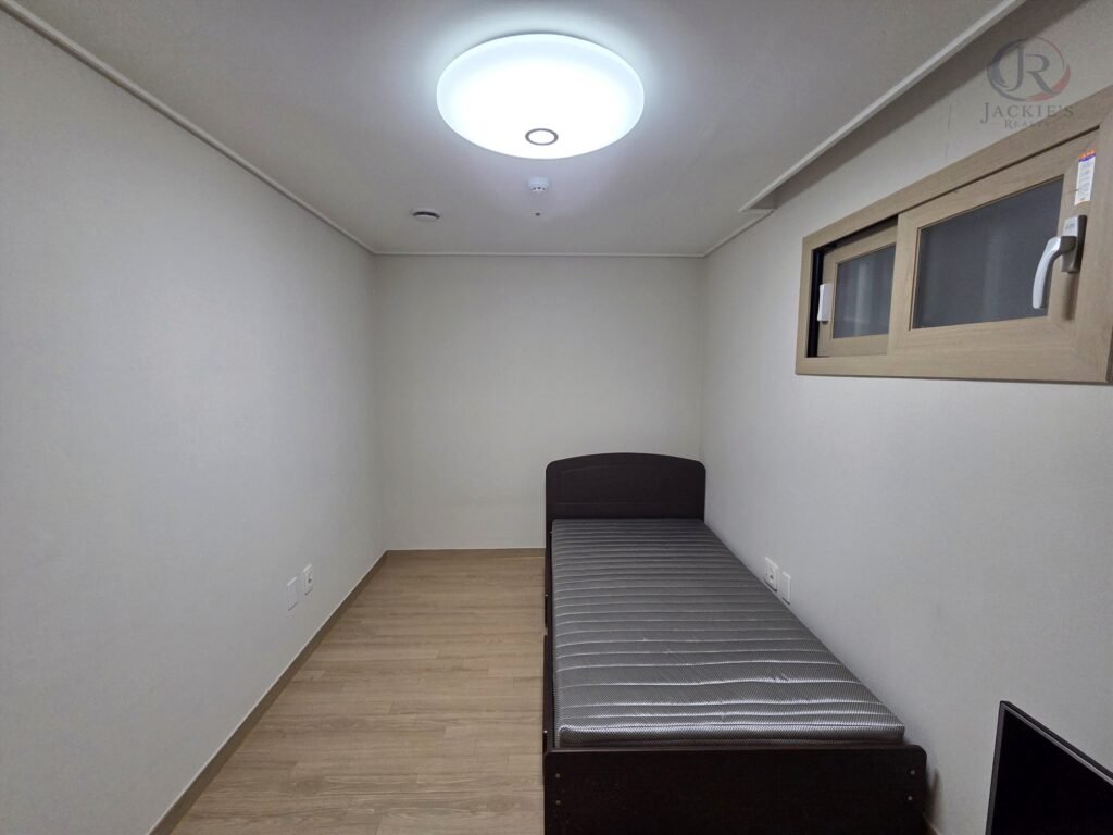 2.5 Rooms / 2 Baths Apartment near Pedestrian Gate photo 8