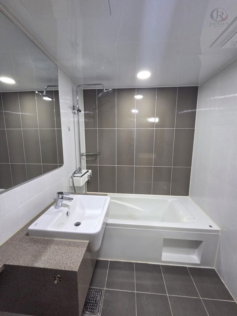 2.5 Rooms / 2 Baths Apartment near Pedestrian Gate photo 9
