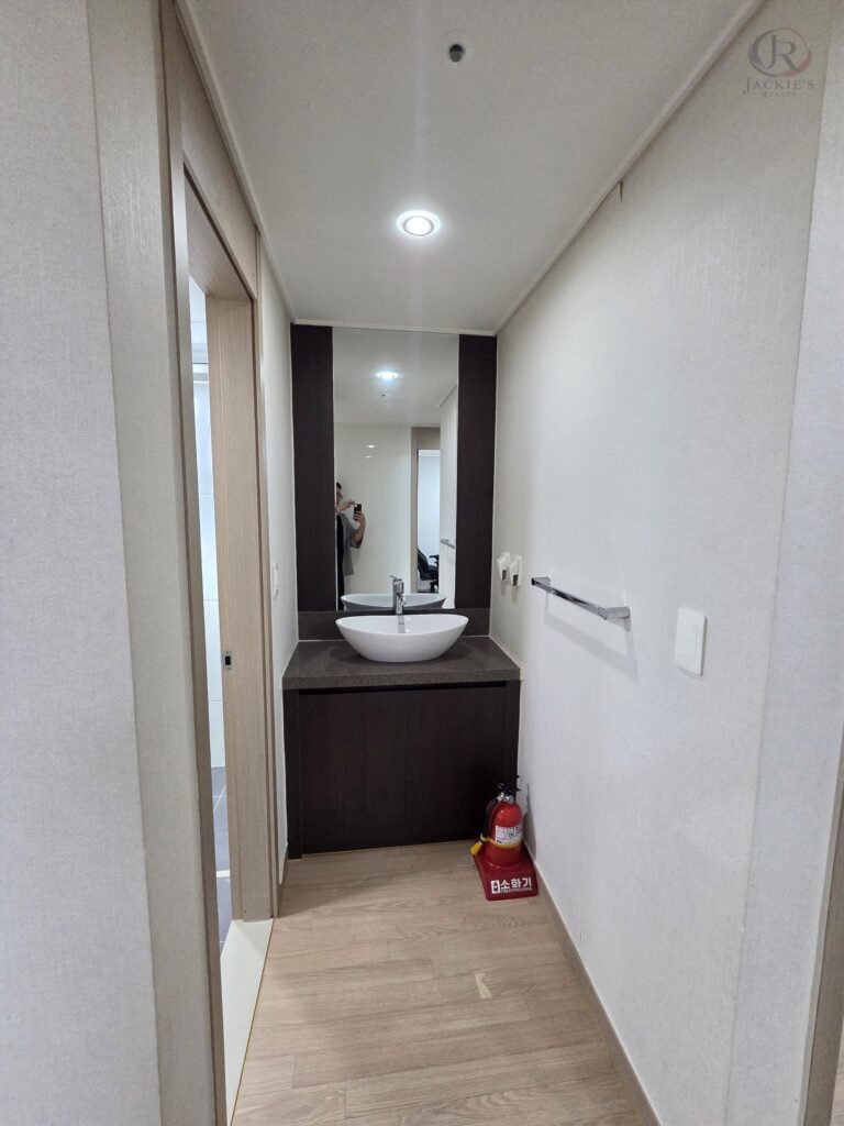 2.5 Rooms / 2 Baths Apartment near Pedestrian Gate photo 10