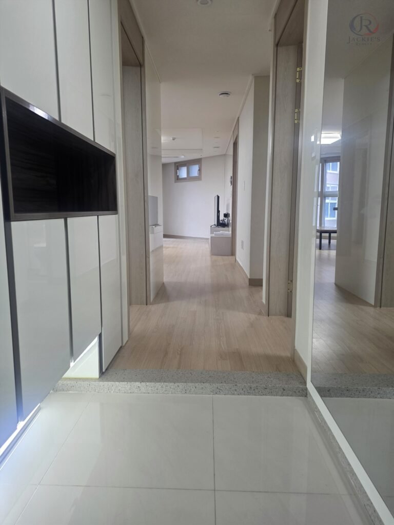 2.5 Rooms / 2 Baths Apartment near Pedestrian Gate photo 12