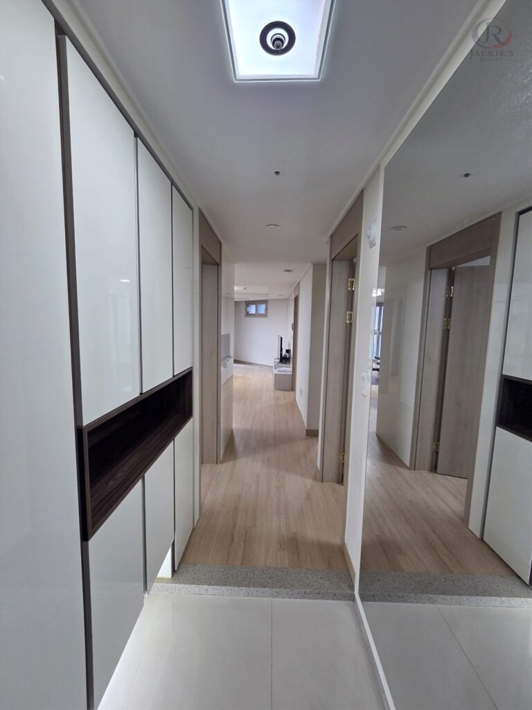 2.5 Rooms / 2 Baths Apartment near Pedestrian Gate photo 13