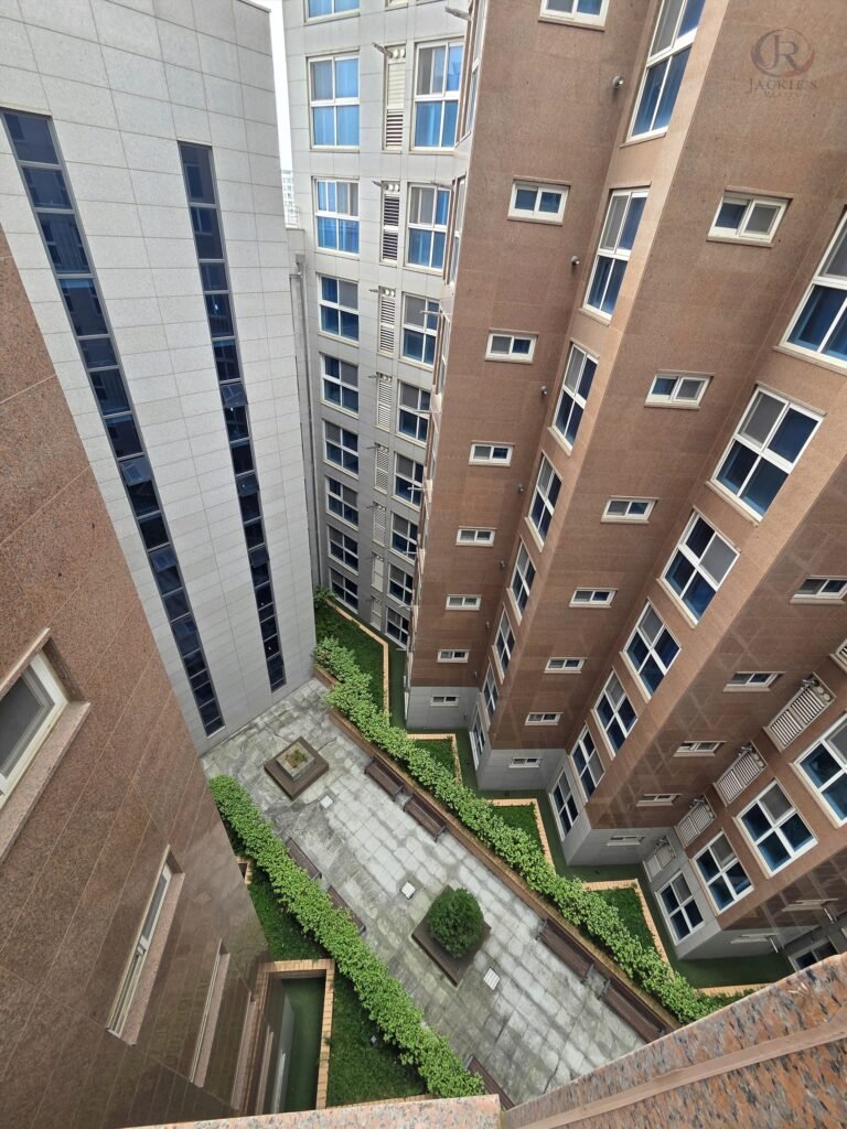 2.5 Rooms / 2 Baths Apartment near Pedestrian Gate photo 15