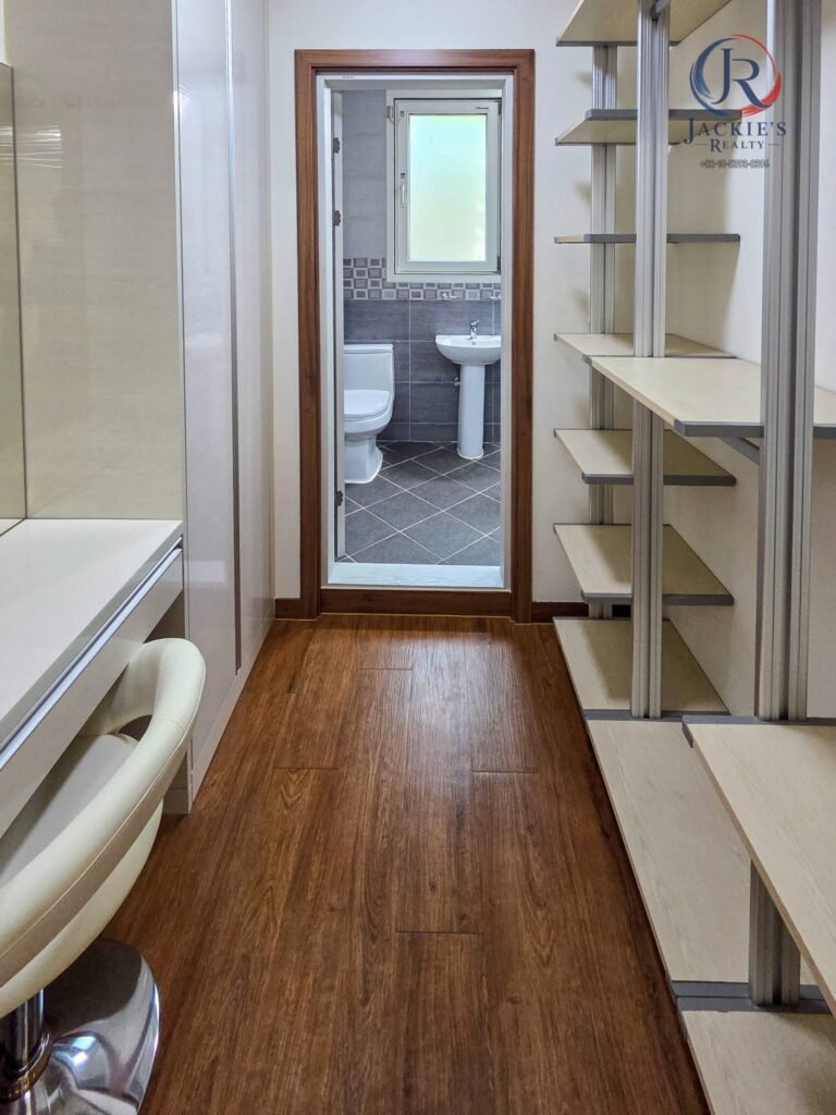 4 Rooms / 4 Baths Detached Home near Adams Gate photo 5