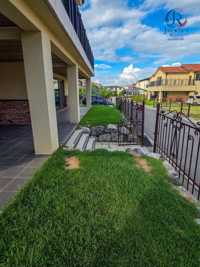 4 Rooms / 4 Baths Detached Home near Adams Gate photo 5