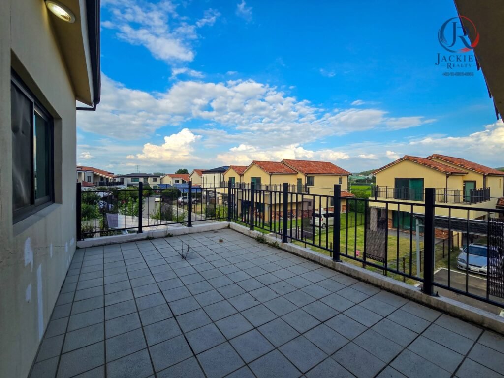 4 Rooms / 4 Baths Detached Home near Adams Gate photo 6