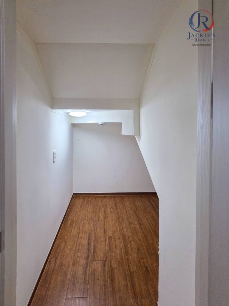 4 Rooms / 4 Baths Detached Home near Adams Gate photo 7