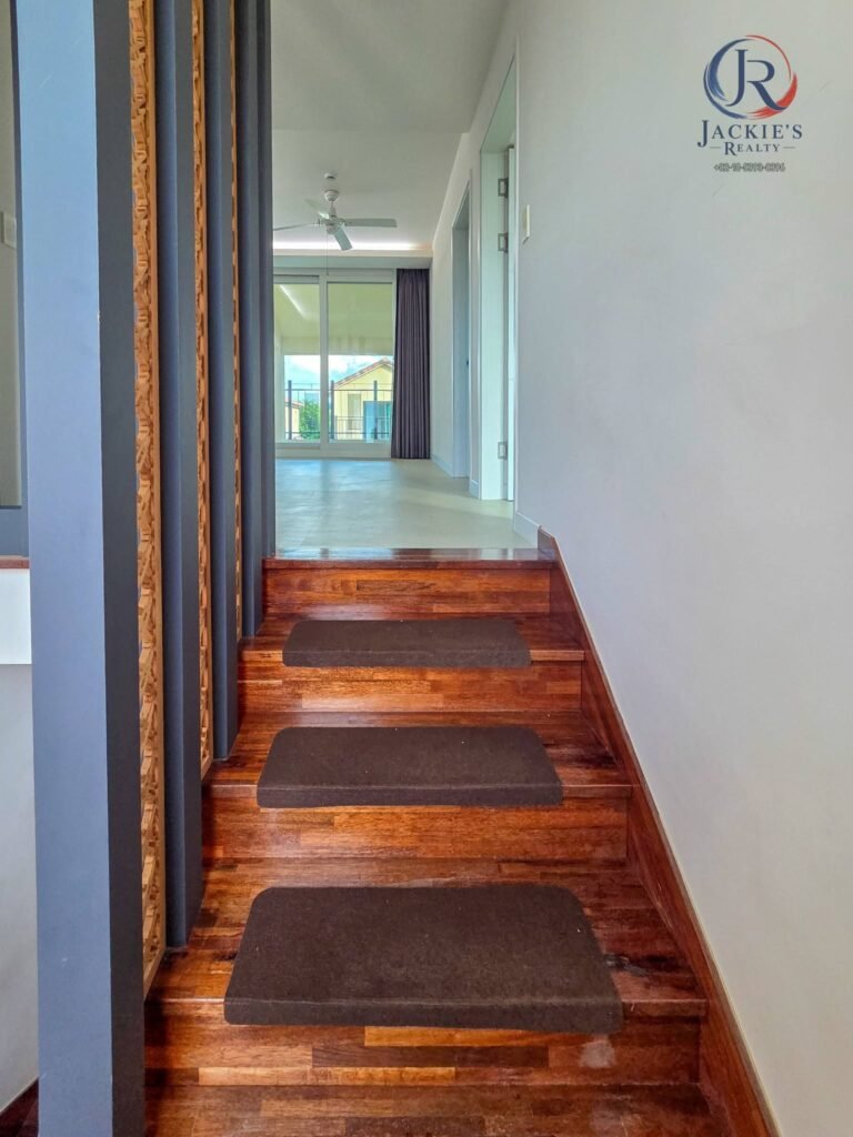 4 Rooms / 4 Baths Detached Home near Adams Gate photo 9