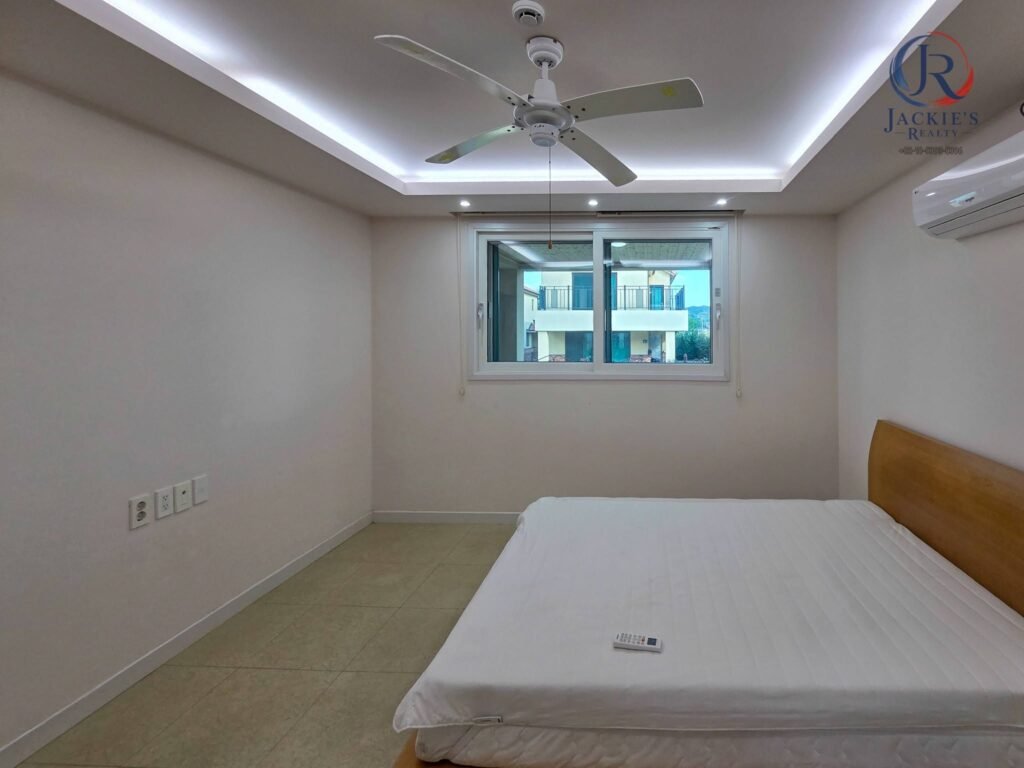 4 Rooms / 4 Baths Detached Home near Adams Gate photo 13