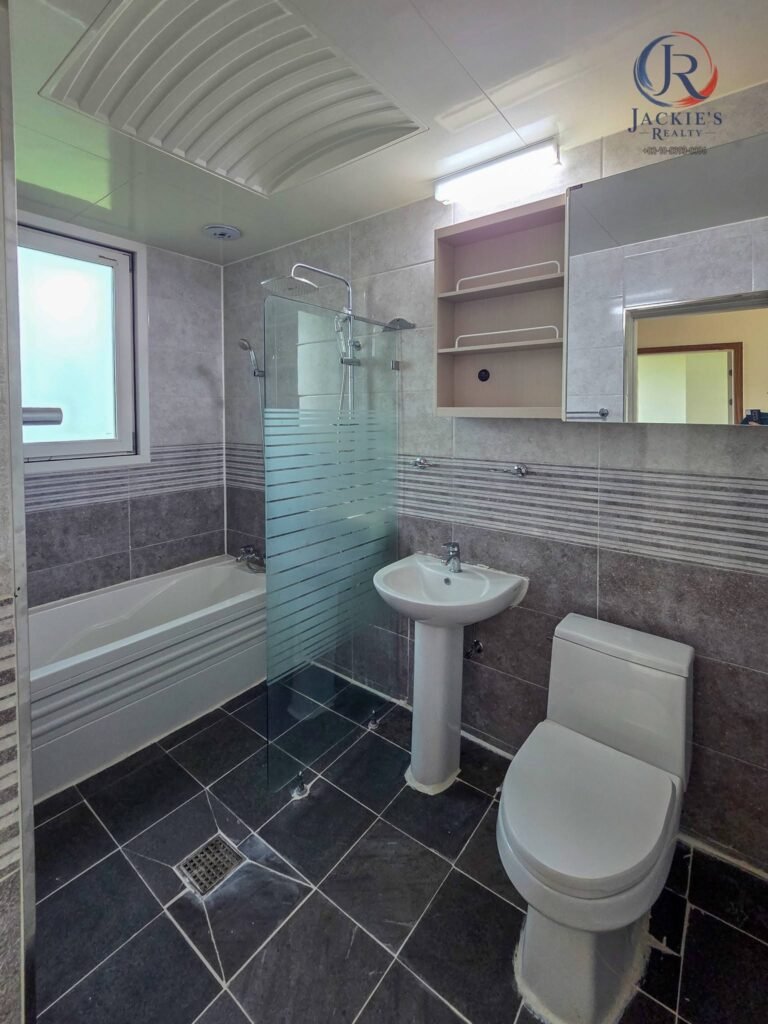 4 Rooms / 4 Baths Detached Home near Adams Gate photo 14