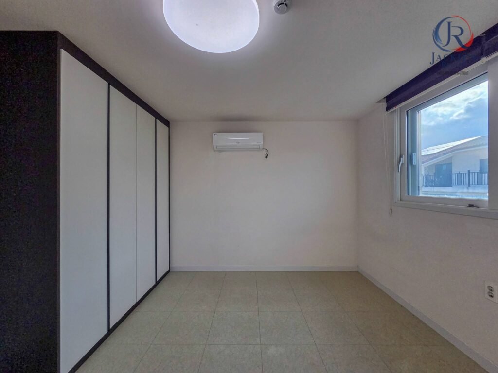 4 Rooms / 4 Baths Detached Home near Adams Gate photo 15