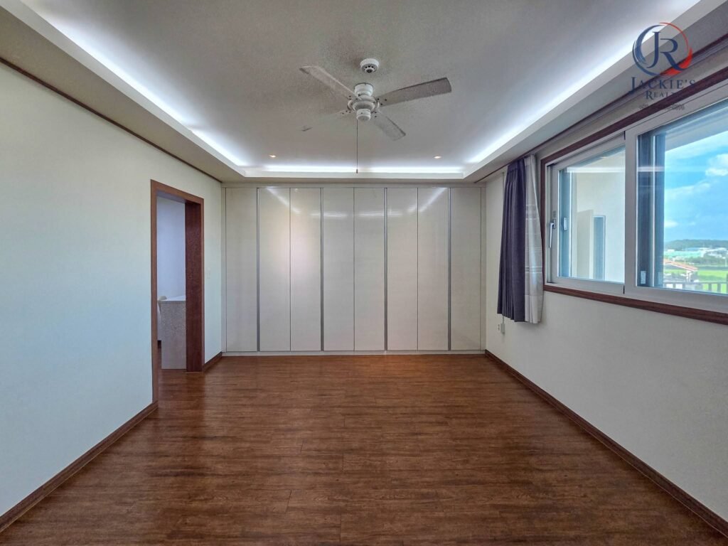 4 Rooms / 4 Baths Detached Home near Adams Gate photo 16