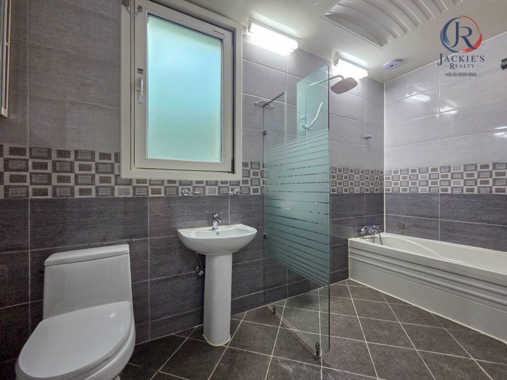 4 Rooms / 4 Baths Detached Home near Adams Gate photo 18