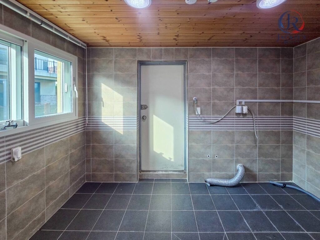 4 Rooms / 4 Baths Detached Home near Adams Gate photo 19