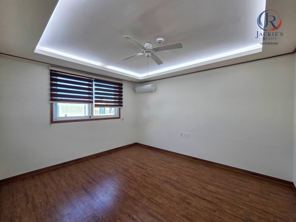 4 Rooms / 4 Baths Detached Home near Adams Gate photo 19
