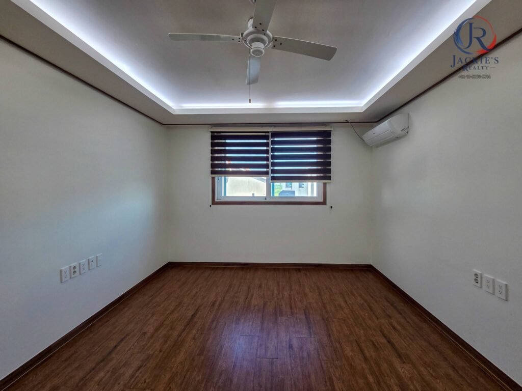 4 Rooms / 4 Baths Detached Home near Adams Gate photo 20